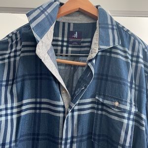 Johnnie-o Mens flannel button down. Size xl. Never worn